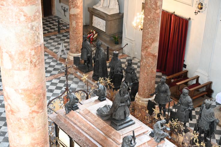 Innsbruck, Hofkirche (Schwarzmanderkirche), Bild 8/106