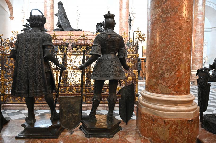 Innsbruck, Hofkirche (Schwarzmanderkirche), Bild 22/106