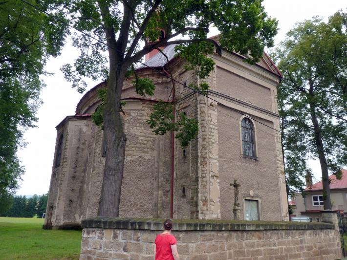 Kilian Ignaz Dientzenhofer (1718–1752), Bau der Pfarrkirche St. Barbara, wahrscheinlich nach Plänen von Christoph Dientzenhofer (Zuschreibung), Ottendorf (Otovice), Pfarrkirche St. Barbara, 1725–1726