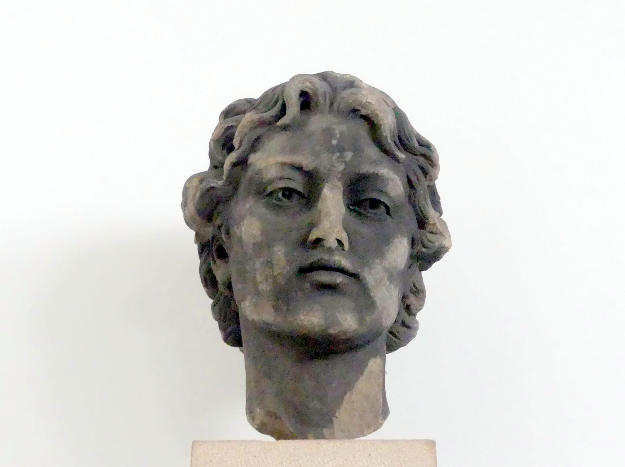 Bohuslav Schnirch (1887&ndash;1889), Kopf eines Jünglings aus der Allegoriengruppe der Hingabe (Inventar 407), Prag-Neustadt, Nationalmuseum am Wenzelsplatz, jetzt Prag-Holešovice, Lapidarium, Saal 7, 1889