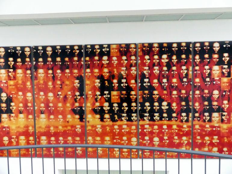 Katharina Sieverding (1969&ndash;1992), Kontinenttalkern XXXV, Regensburg, Ostdeutsche Galerie, Treppenaufgang, 1988&ndash;1993, Bild 2/5