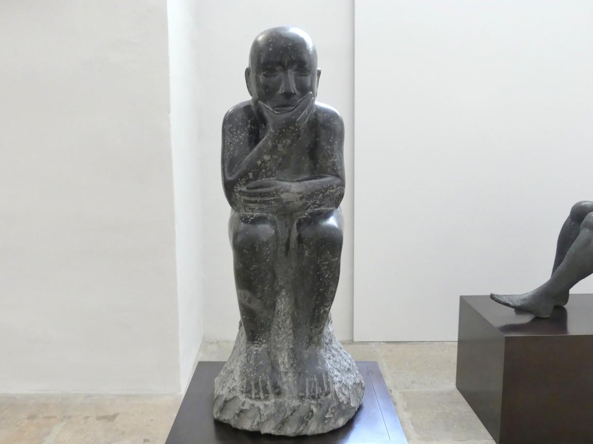 Peter Makolies (1959–1983), Hockende Figur (Nachdenkender), Dresden, Albertinum, Galerie Neue Meister, Erdgeschoss, Skulpturenhalle, 1959, Bild 1/4