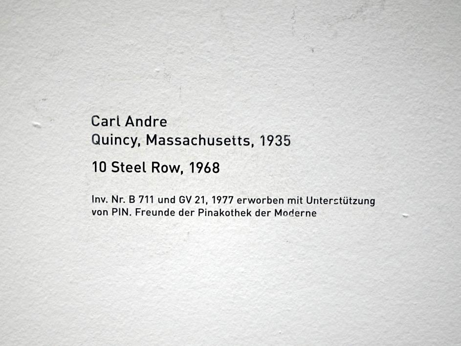 Carl Andre (1959&ndash;1969), 10 Steel Row, München, Pinakothek der Moderne, Gang im Ostflügel, 1968, Bild 5/5