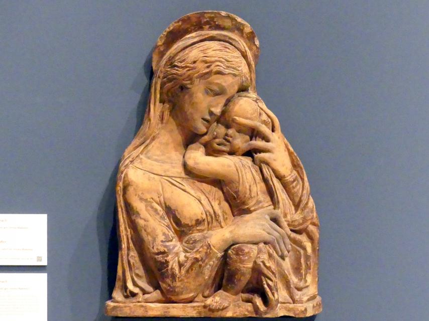 Donatello (Nachahmer) (1427&ndash;1500), Madonna mit Kind, gen. Verona Madonna, Berlin, Bode-Museum, Saal 121, 19. Jhd.