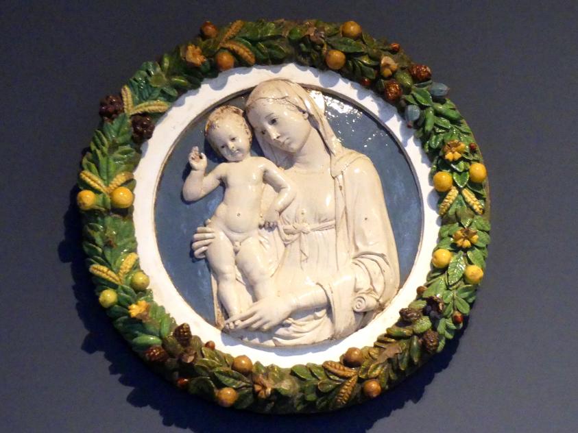 Andrea della Robbia (Werkstatt) (1450–1510), Madonna mit Kind, gen. Madonna von Arezzo, Berlin, Bode-Museum, Saal 122, um 1470–1480