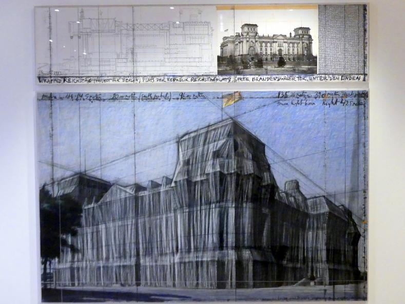 Christo (1961&ndash;2019), Wrapped Reichstag, Project for Berlin, Schwäbisch Hall, Kunsthalle Würth, Ausstellung "Lust auf mehr" vom 30.09.2019 - 20.09.2020, Erdgeschoss, 1993