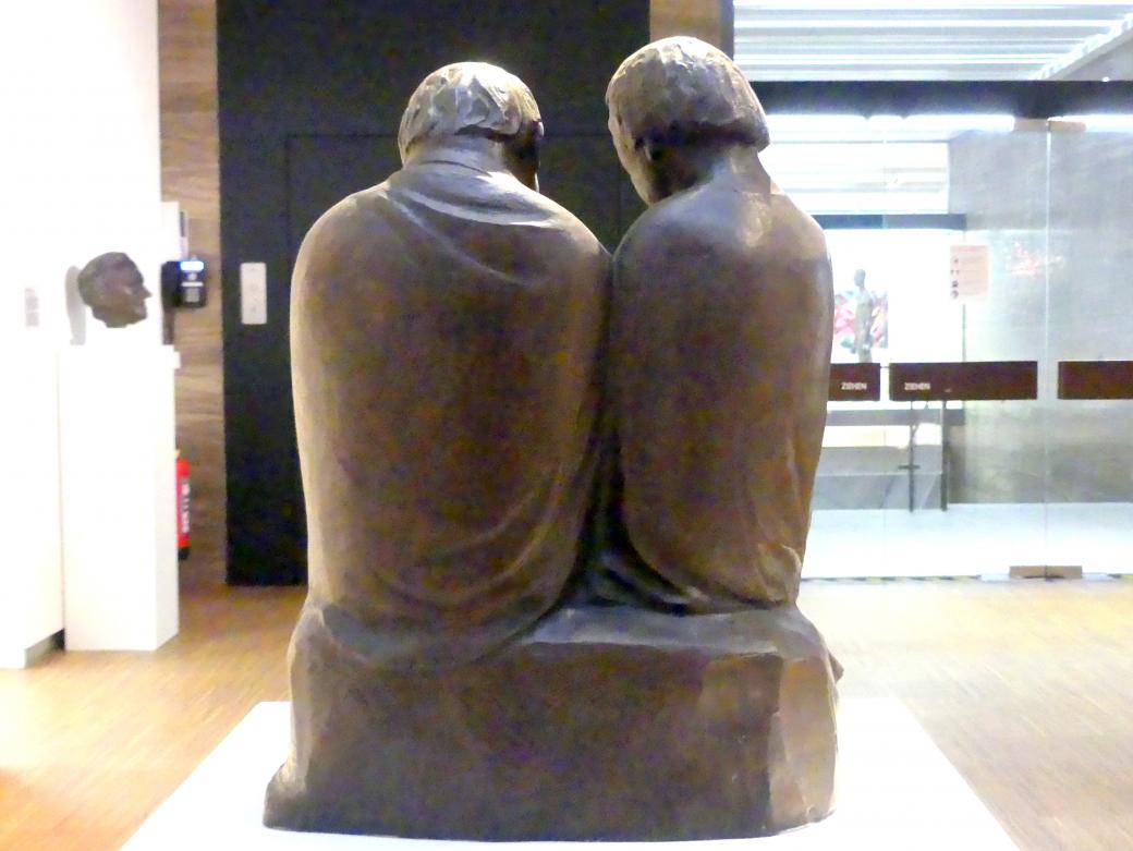 Ernst Barlach (1906&ndash;1936), Die lesenden Mönche (III), Nürnberg, Germanisches Nationalmuseum, Saal 210, 1932, Bild 4/5