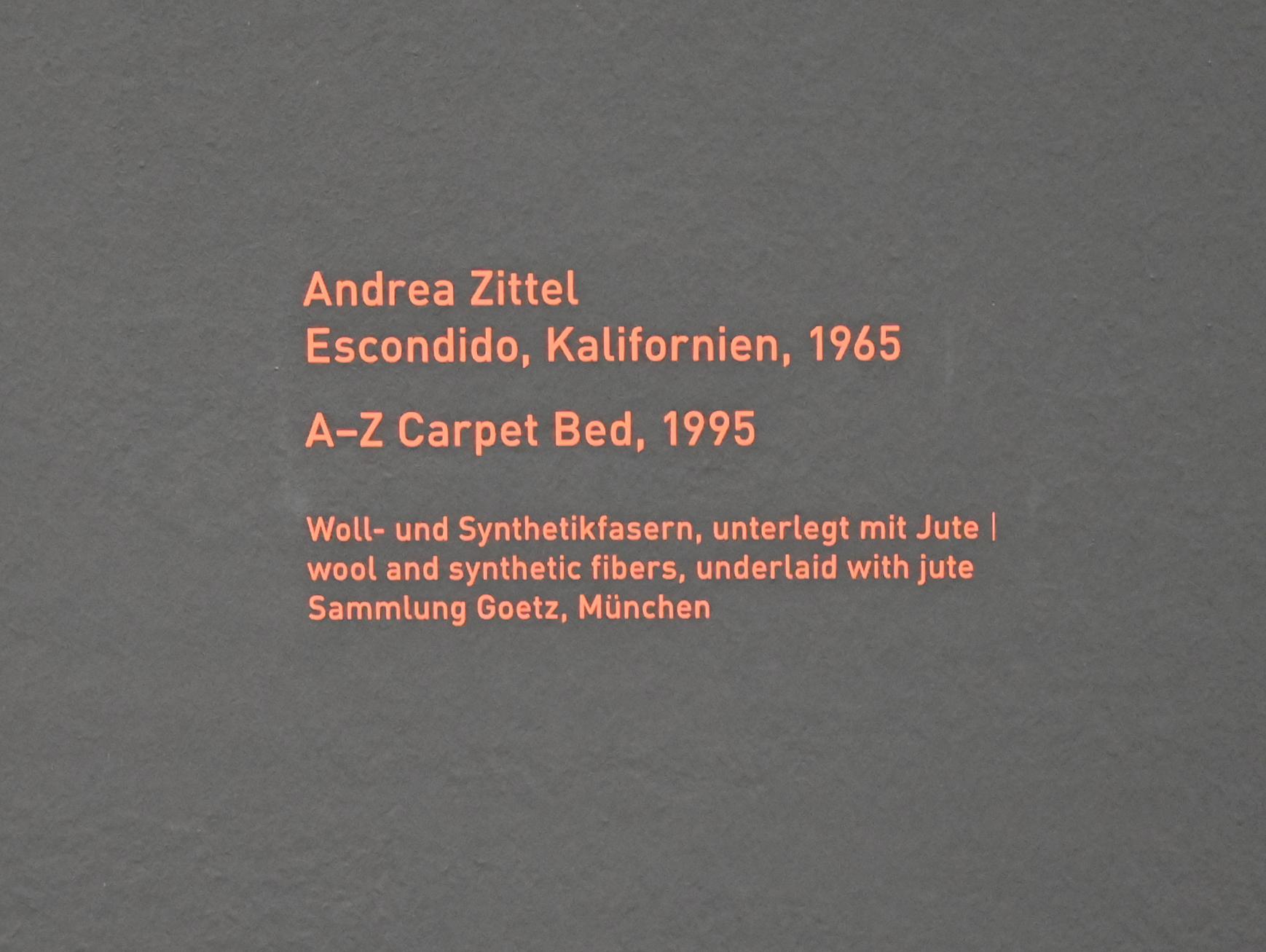 Andrea Zittel (1995&ndash;1998), A-Z Carpet Bed, München, Pinakothek der Moderne, Saal 11, 1995, Bild 2/2
