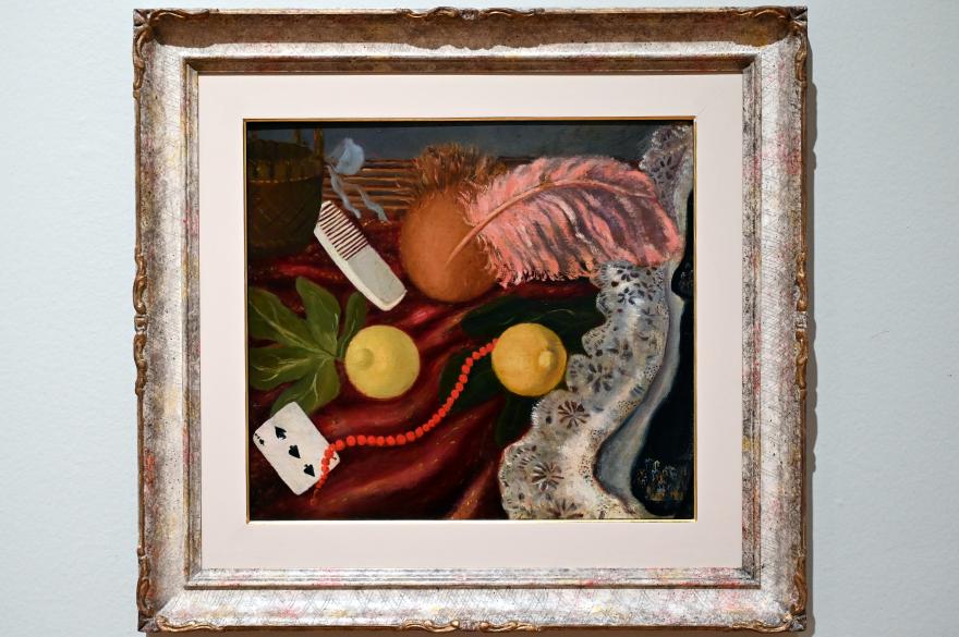 Scipione  (Gino Bonichi) (1929&ndash;1930), Stillleben mit Feder, Turin, GAM Torino, Ausstellung "Eine Reise gegen den Strom" vom 05.05.-12.09.2021, Saal 5, 1929