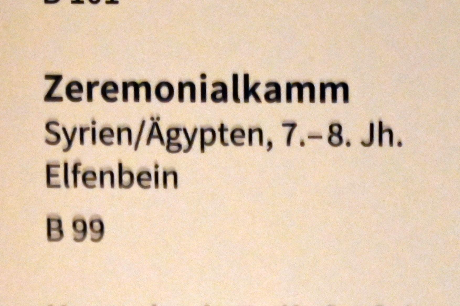 Zeremonialkamm, Köln, Museum Schnütgen, Saal 11, um 600&ndash;800, Bild 2/2