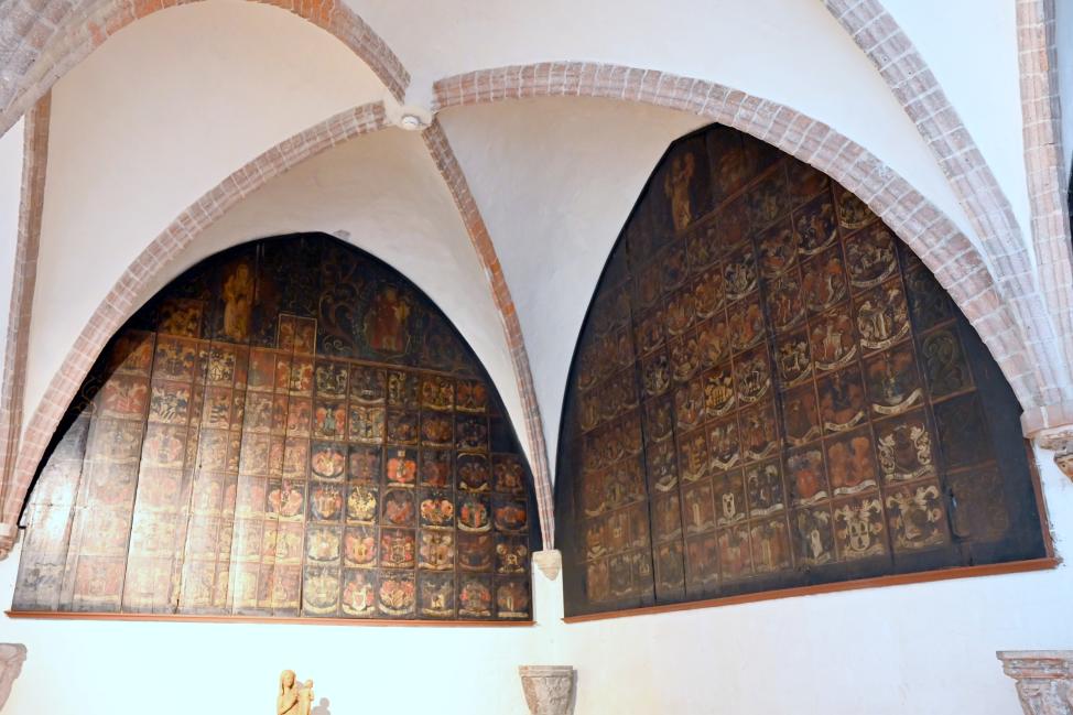 Drei Wappentafeln der Vorsteher des St. Annen Armen- und Werkhauses, Lübeck, St.-Annen-Kloster, jetzt Lübeck, St. Annen-Museum, Saal 1, 17. Jhd., Bild 2/3