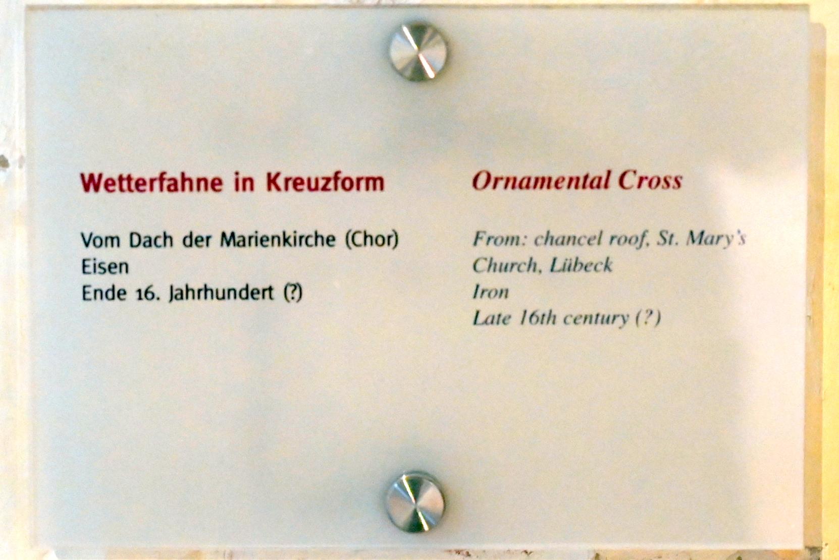 Wetterfahne in Kreuzform, Lübeck, Marienkirche, jetzt Lübeck, St. Annen-Museum, Saal 2, Ende 16. Jhd., Bild 2/2