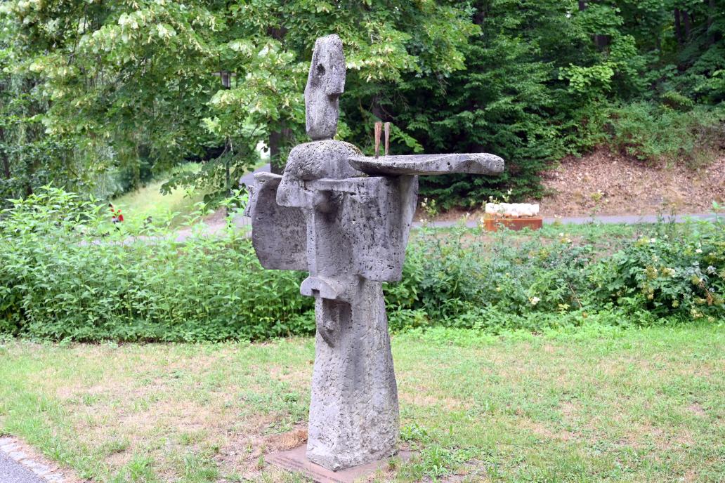 Lothar Fischer (1959&ndash;2004), Humpty-Dumpty sits on a horse, Neumarkt in der Oberpfalz, Museum Lothar Fischer, Außenbereich, 1964&ndash;1965, Bild 2/4