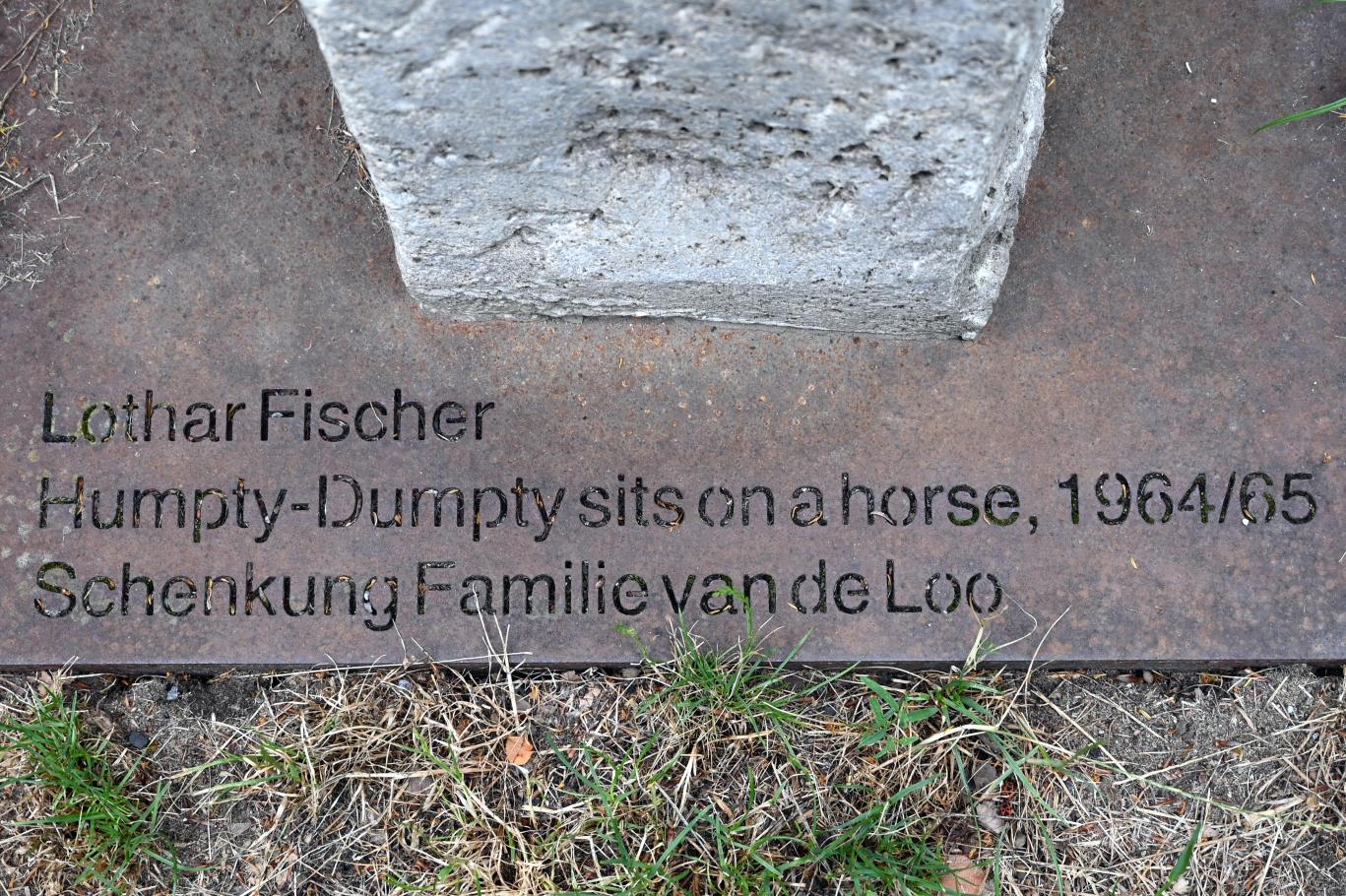 Lothar Fischer (1959&ndash;2004), Humpty-Dumpty sits on a horse, Neumarkt in der Oberpfalz, Museum Lothar Fischer, Außenbereich, 1964&ndash;1965, Bild 4/4