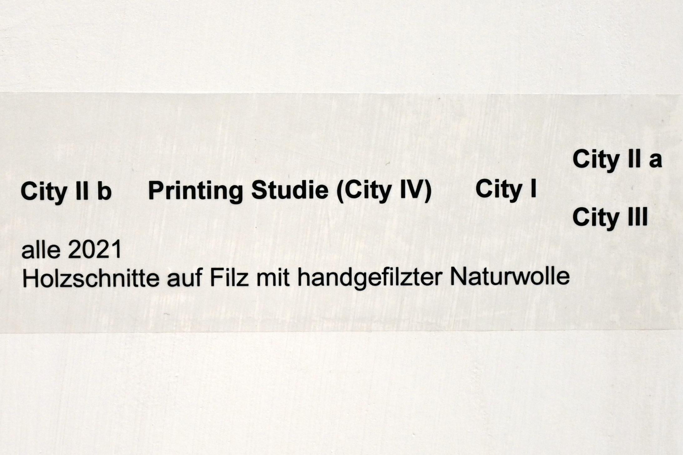 Verena Issel (2021&ndash;2022), City II b, Neumarkt in der Oberpfalz, Museum Lothar Fischer, Ausstellung "VERENA ISSEL" vom 26.06.-09.10.2022, Raum 2, 2021, Bild 2/2