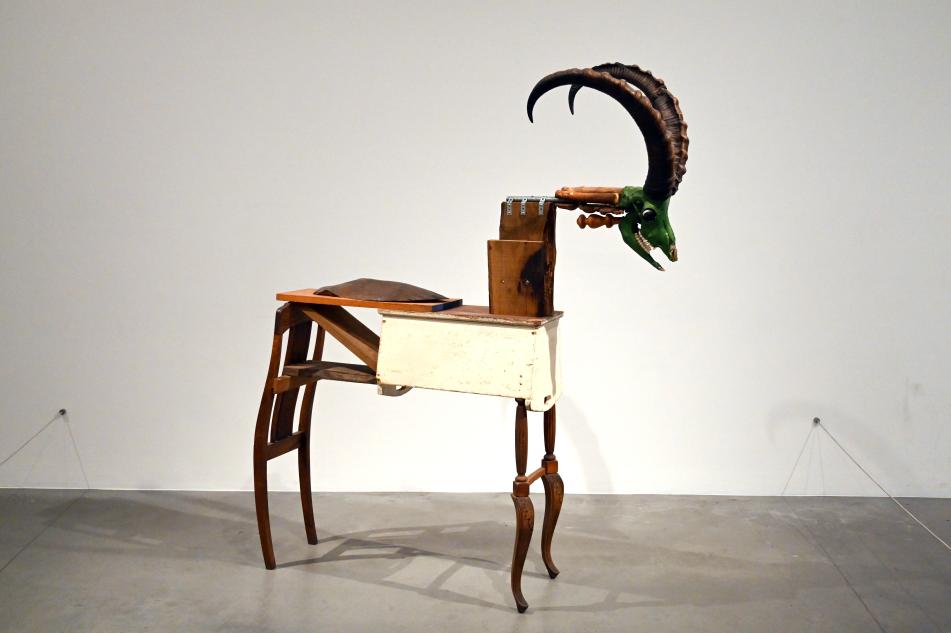 Jimmie Durham (1993–2017), Alpensteinbock, London, Tate Gallery of Modern Art (Tate Modern), Materials and Objects 6, 2017