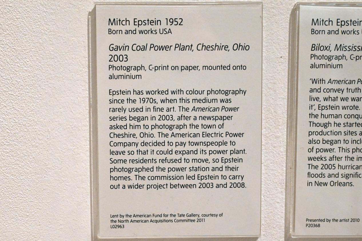 Mitch Epstein (2003–2005), Kraftwerk Gavin, Cheshire, Ohio, London, Tate Gallery of Modern Art (Tate Modern), Artist and Society 1, 2003, Bild 2/2