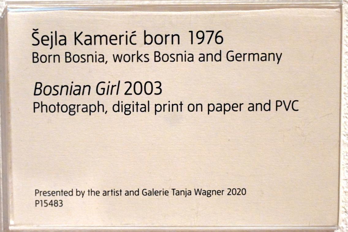 Šejla Kamerić (2003), Bosnisches Mädchen, London, Tate Gallery of Modern Art (Tate Modern), Artist and Society 6, 2003, Bild 4/4