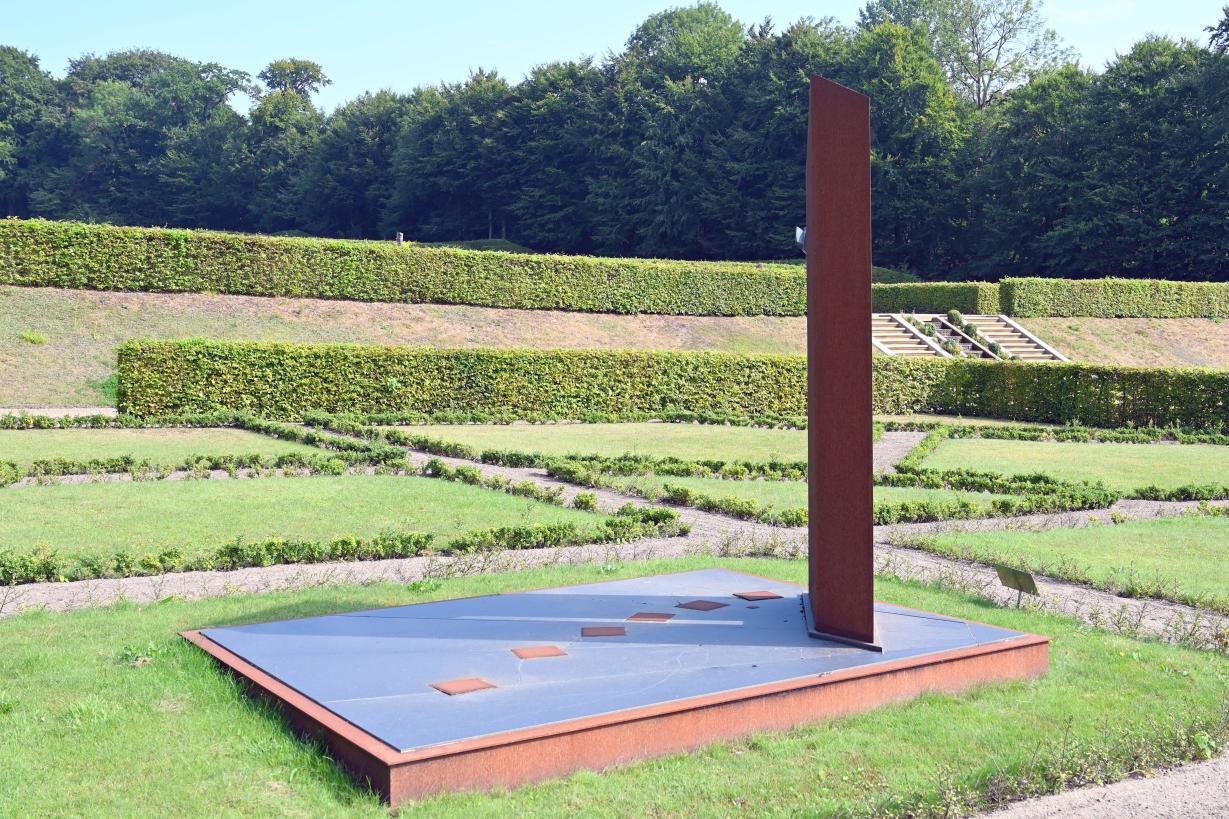 Winni Schaak (2016), Sonnenstelen, Schleswig, Landesmuseum für Kunst und Kulturgeschichte, Außenbereich, 2016&ndash;2017, Bild 3/4