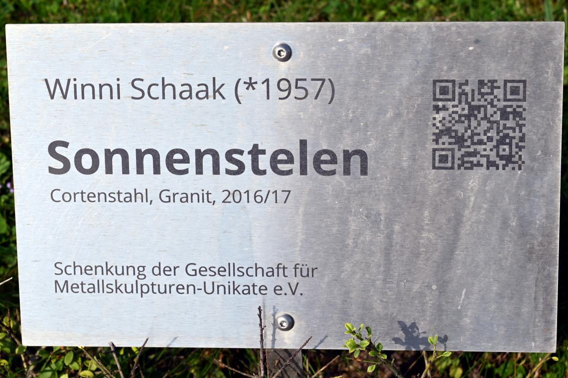 Winni Schaak (2016), Sonnenstelen, Schleswig, Landesmuseum für Kunst und Kulturgeschichte, Außenbereich, 2016&ndash;2017, Bild 4/4