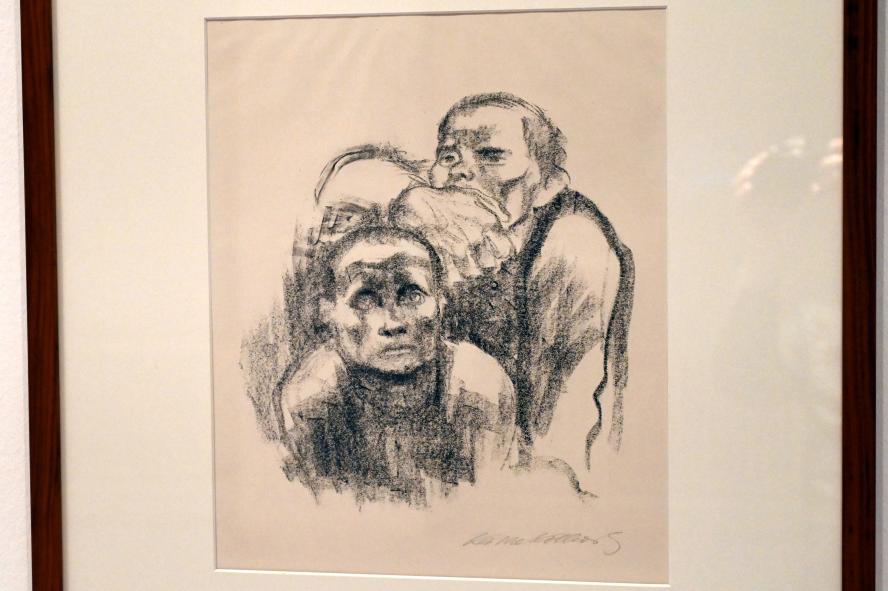Käthe Kollwitz (1901–1939), Gefangene, Musik hörend, Kiel, Kunsthalle, ÜberLeben 2, 1925, Bild 1/2