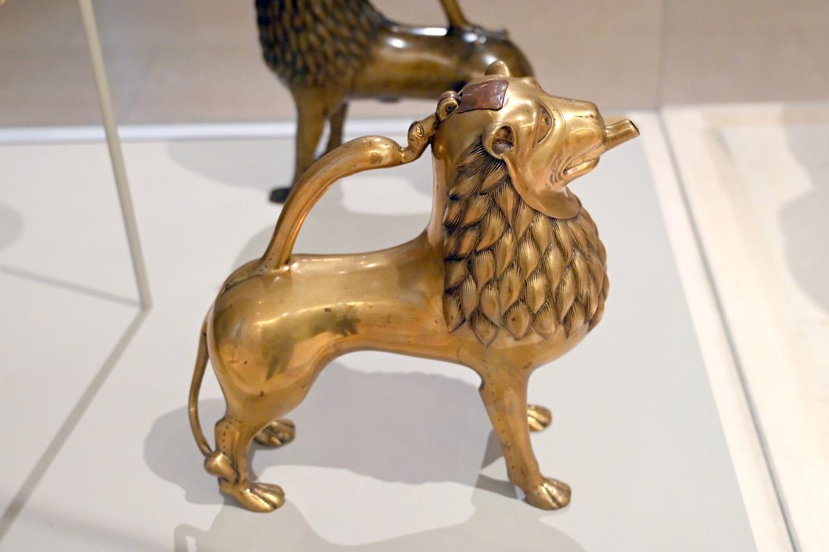 Aquamanile in Form eines Löwen, London, Victoria and Albert Museum, -1. Etage, Mittelalter und Renaissance, 1200&ndash;1250