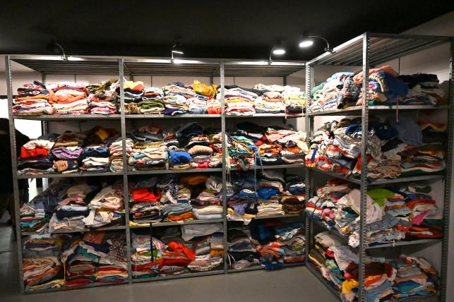 Christian Boltanski (1970&ndash;2000), Reserve für das Kindermuseum I, Paris, Musée d’art moderne de la Ville de Paris, Saal Boltanski, 1989, Bild 2/4