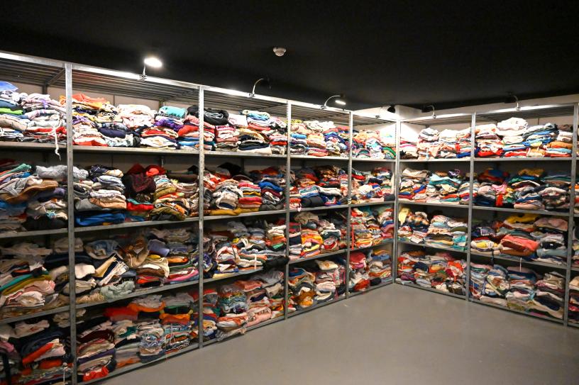 Christian Boltanski (1970&ndash;2000), Reserve für das Kindermuseum I, Paris, Musée d’art moderne de la Ville de Paris, Saal Boltanski, 1989, Bild 3/4