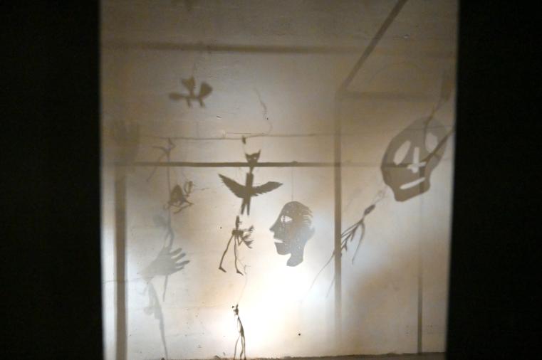 Christian Boltanski (1970–2000), Schattentheater, Paris, Musée d’art moderne de la Ville de Paris, Saal Boltanski, 1984–1997